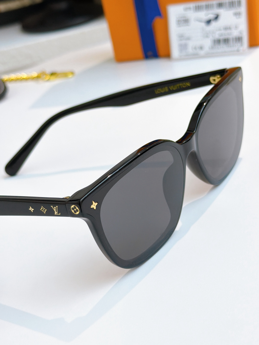 LOUIS VUITTO Z2136 Z2151 Z2152 Z2153 Z2154 Size 63-15-146 Sunglasses view 7