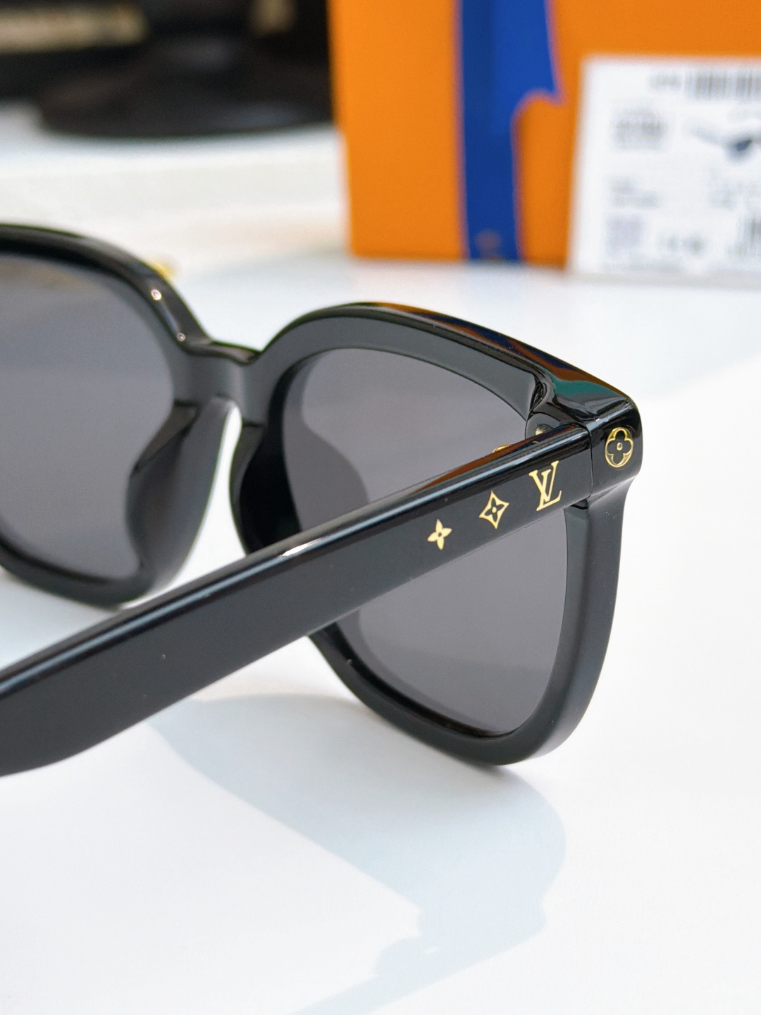 LOUIS VUITTO Z2136 Z2151 Z2152 Z2153 Z2154 Size 63-15-146 Sunglasses view 8