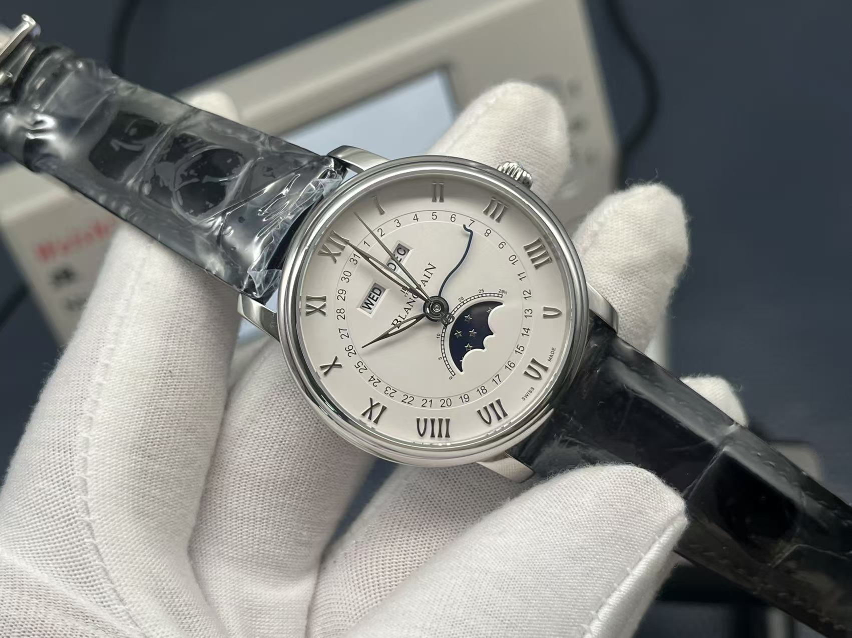 Automatic Watch view 1
