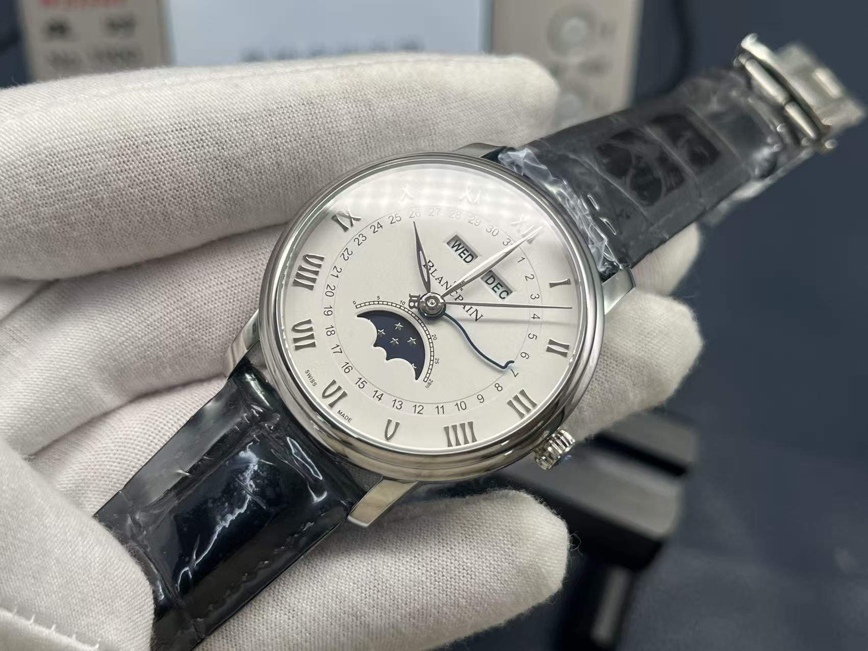 Automatic Watch view 3