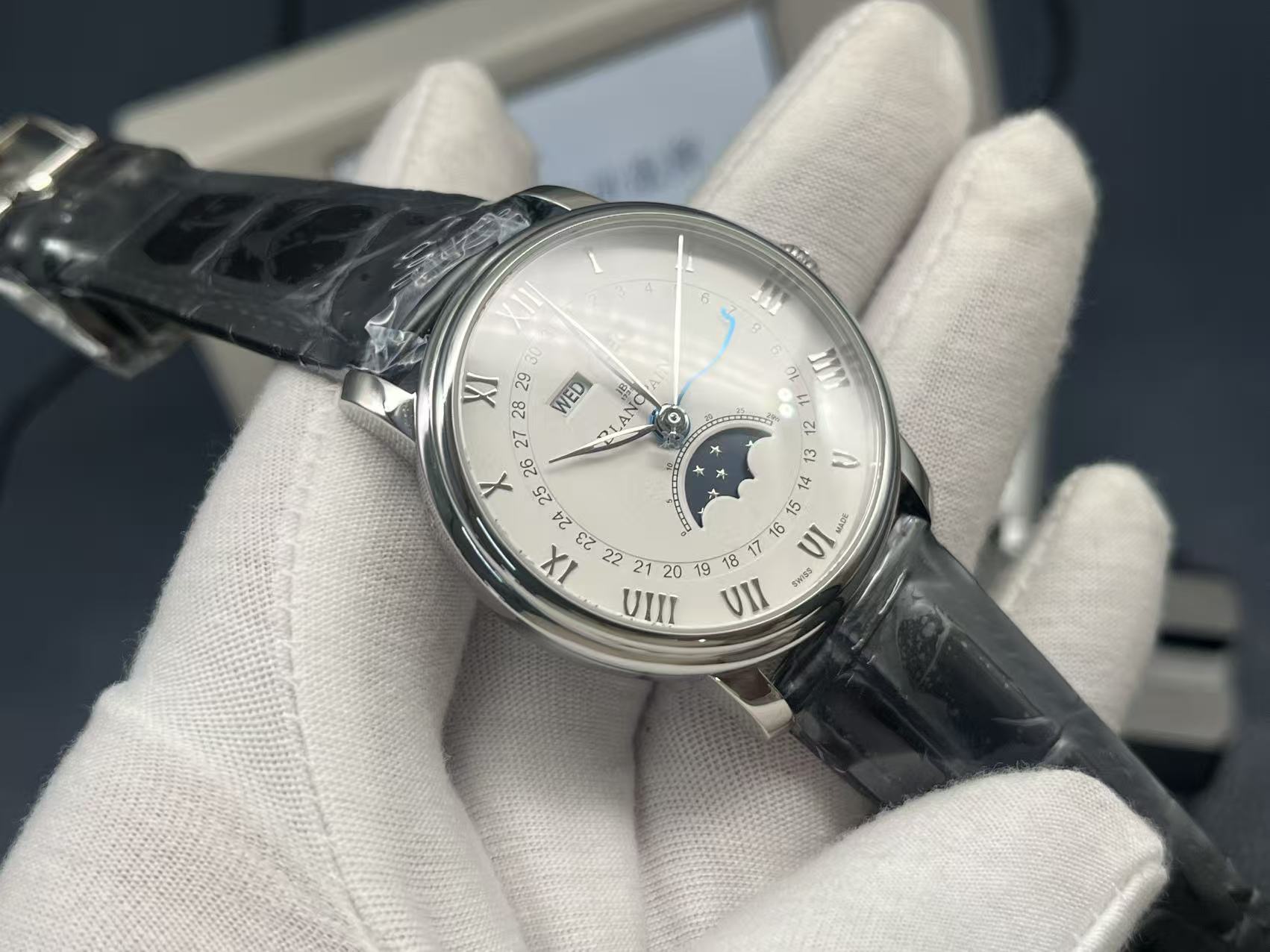 Automatic Watch view 4