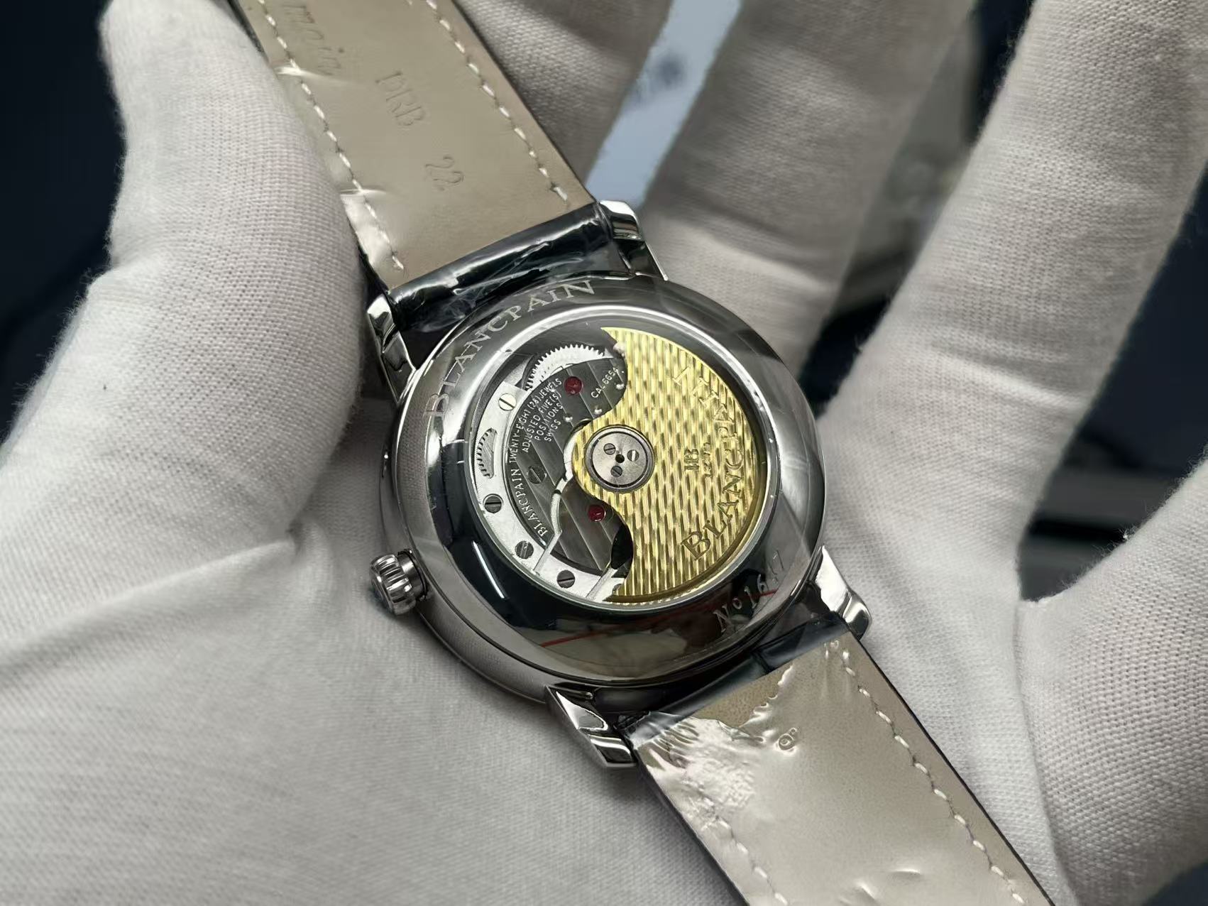Automatic Watch view 7