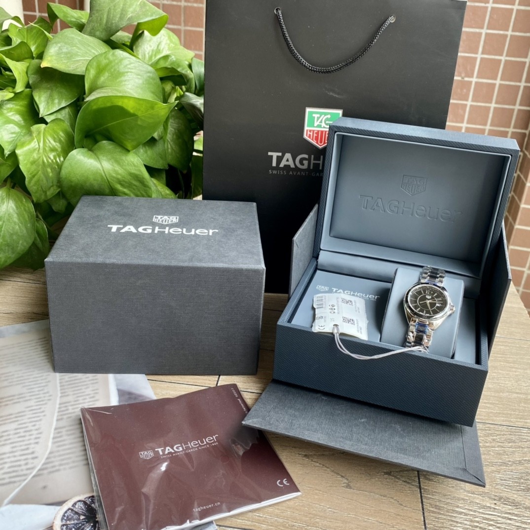 TAG Heuer Aquaracer Ceramic Quartz 32mm Watch view 1