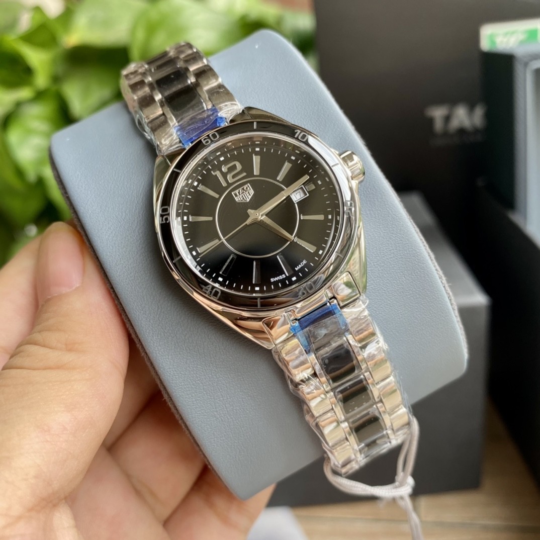 TAG Heuer Aquaracer Ceramic Quartz 32mm Watch view 3