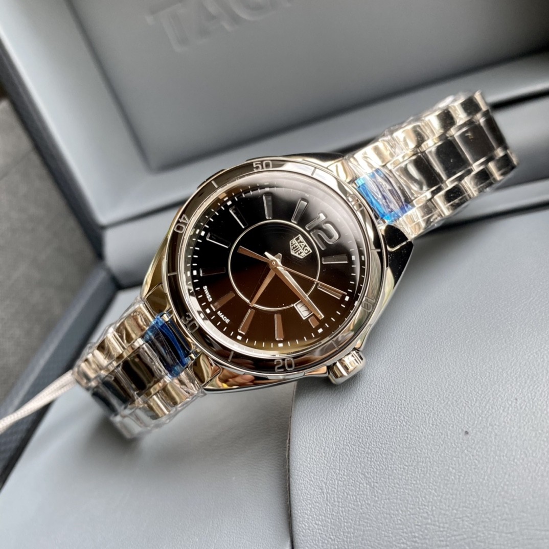 TAG Heuer Aquaracer Ceramic Quartz 32mm Watch view 4