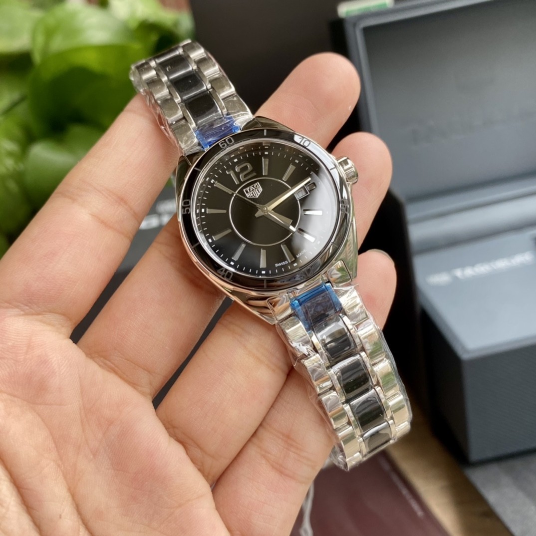 TAG Heuer Aquaracer Ceramic Quartz 32mm Watch view 6