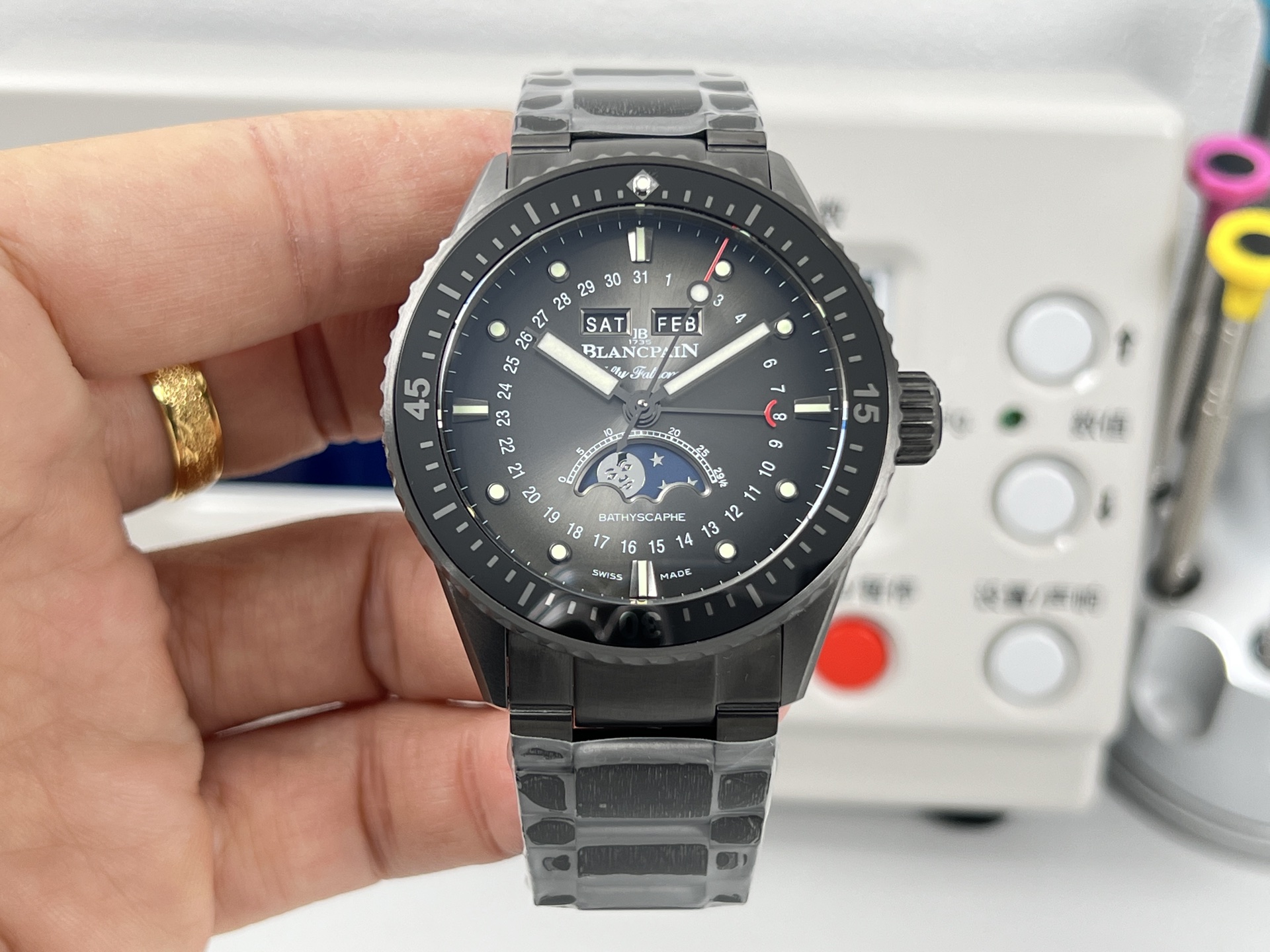 Ceramic Watch view 3