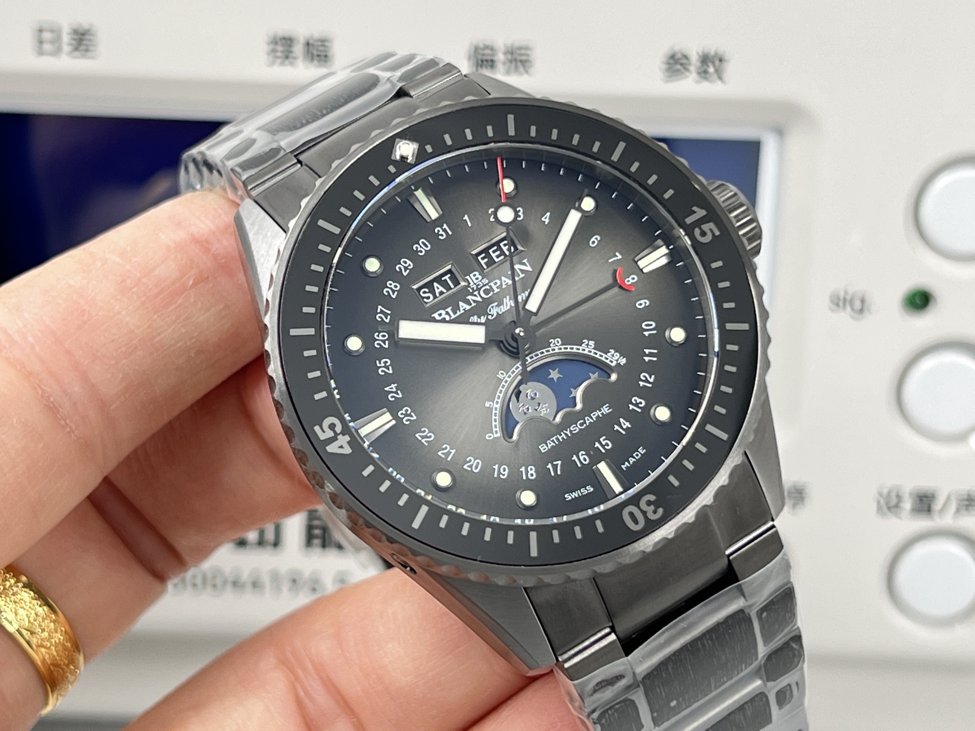 Ceramic Watch view 4