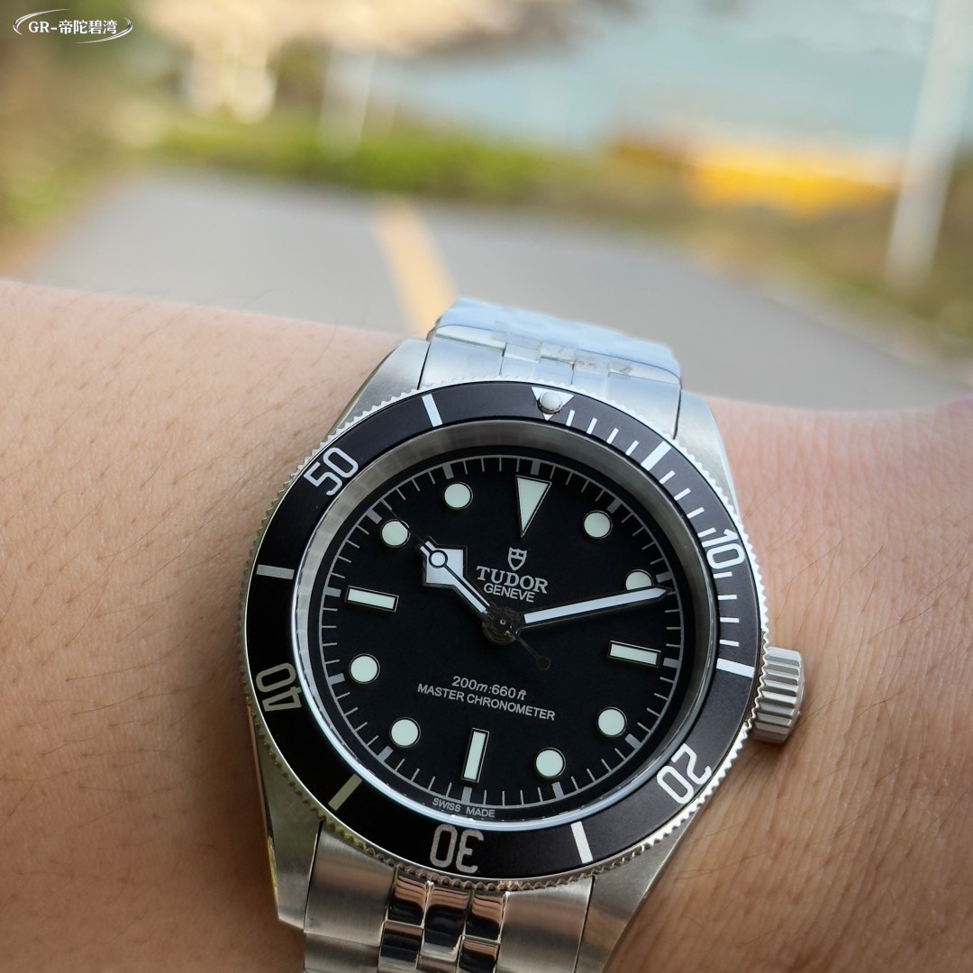 Rolex Submariner Watch view 6
