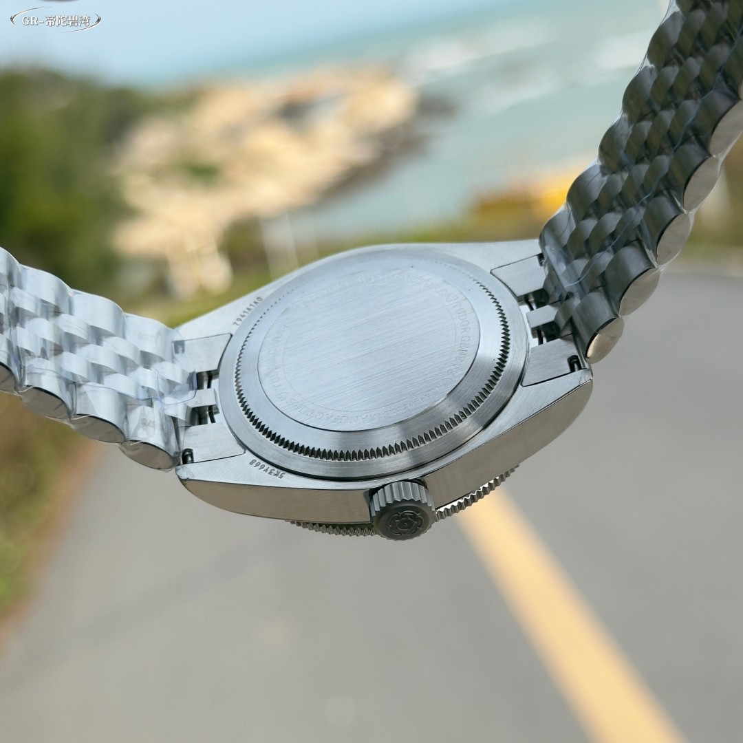 Rolex Submariner Watch view 8