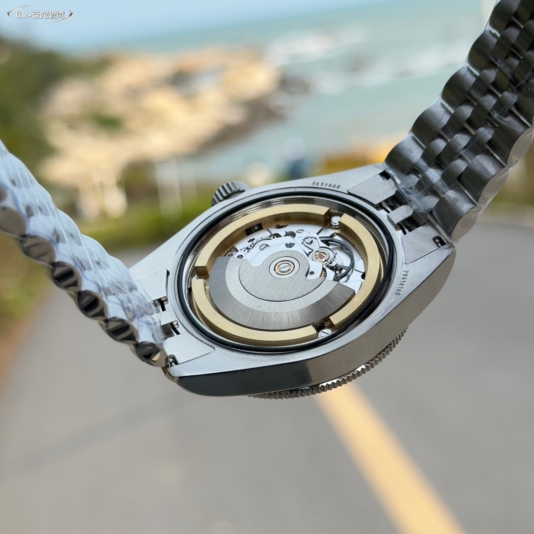 Rolex Submariner Watch view 9