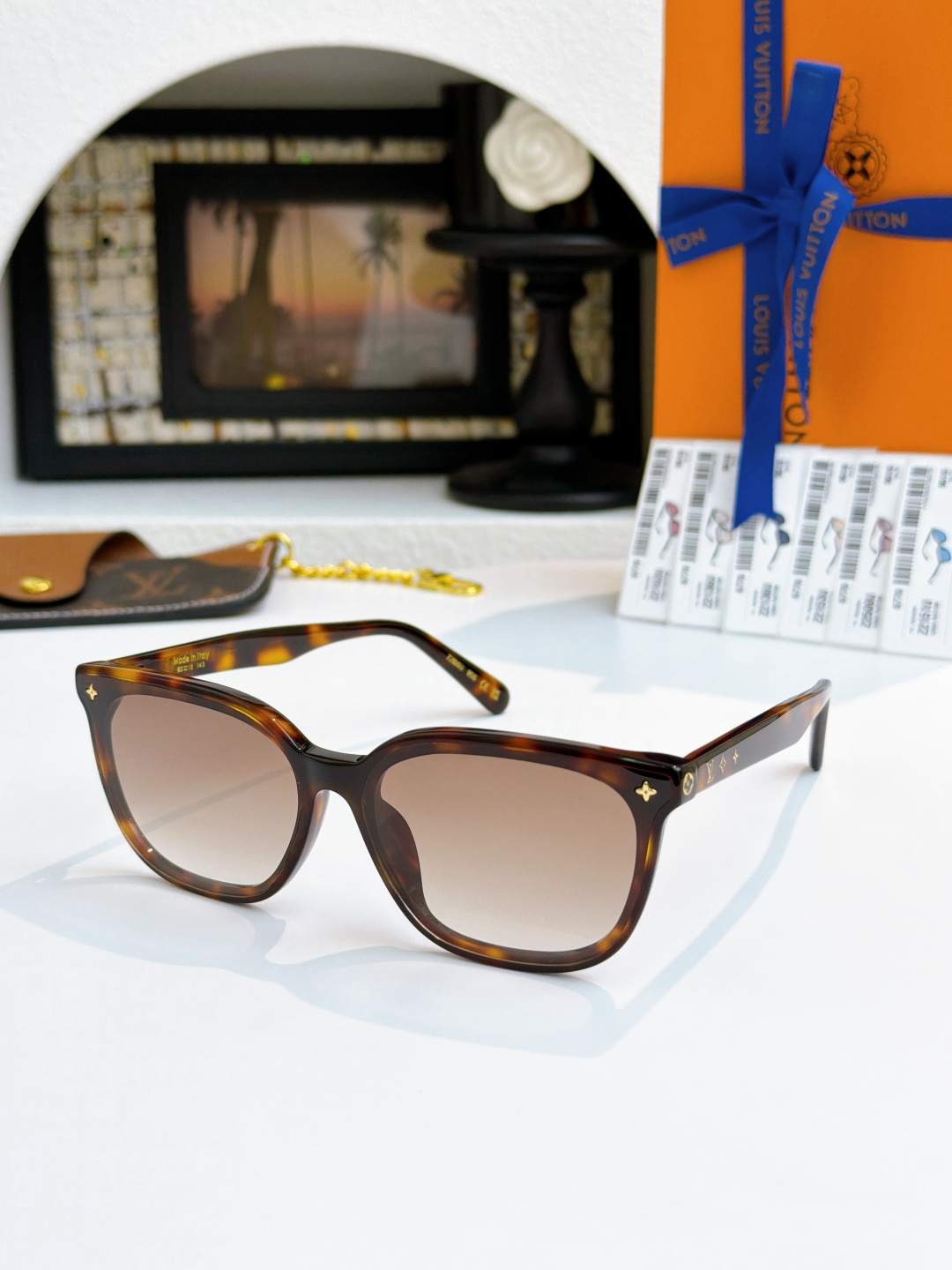 LOUIS VUITTO Z2136 Z2151 Z2152 Z2153 Z2154 Size 63-15-146 1208140 Sunglasses view 2