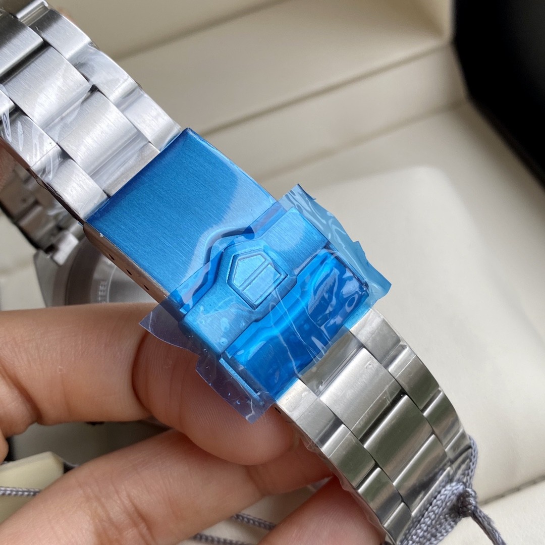 TAG Heuer Formula 1 Quartz 41mm Watch view 4