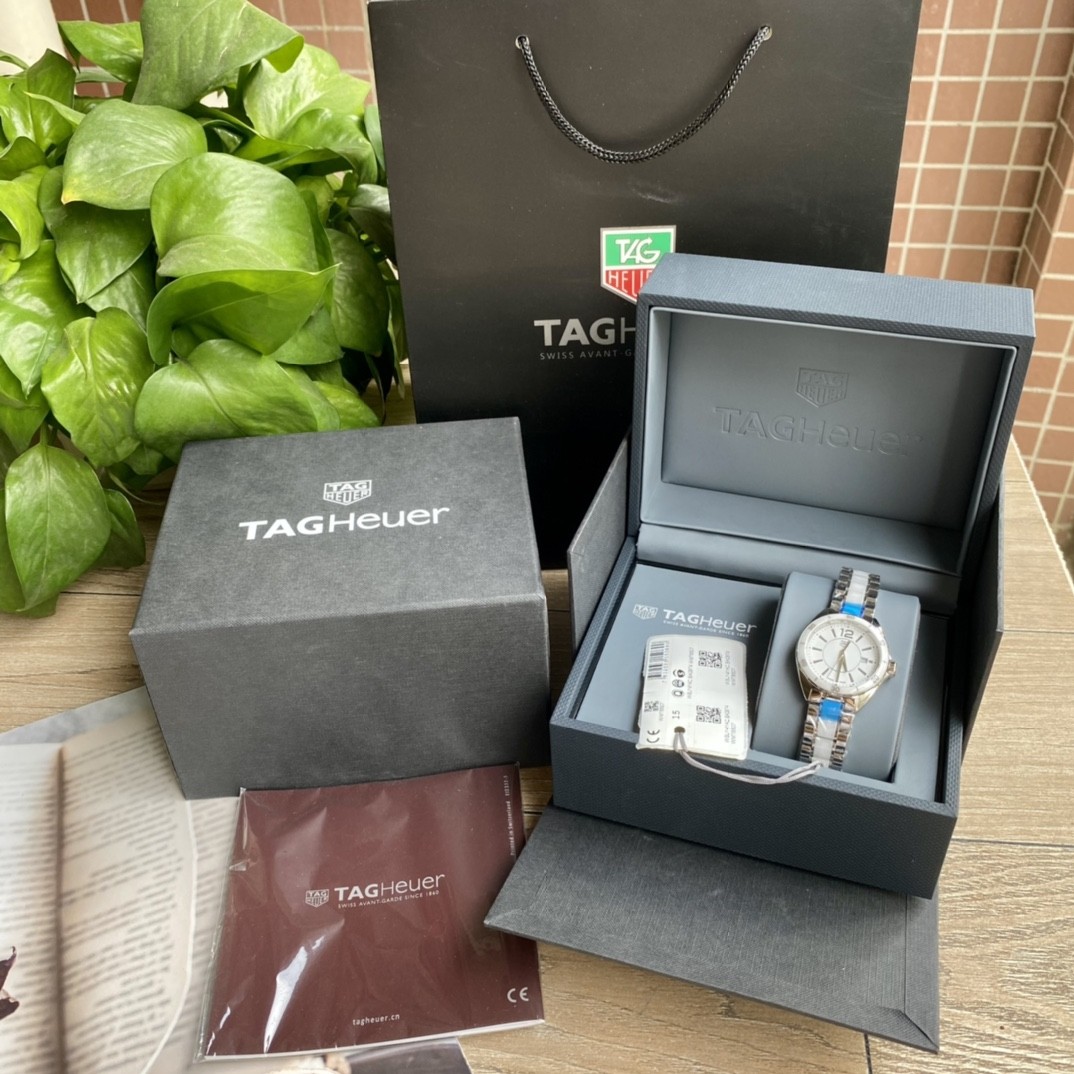 TAG Heuer Aquaracer Ceramic Quartz 32mm Watch view 1