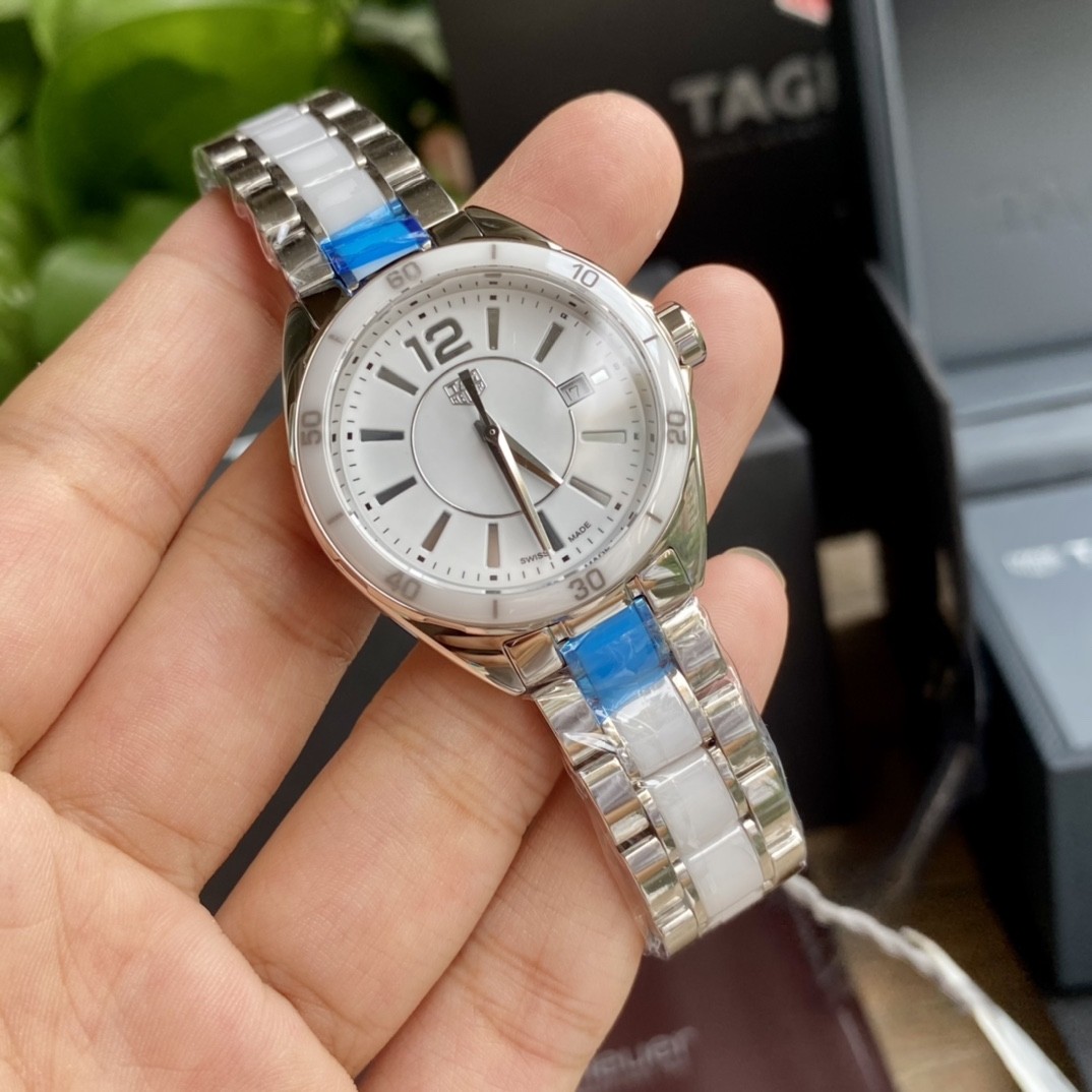 TAG Heuer Aquaracer Ceramic Quartz 32mm Watch view 2