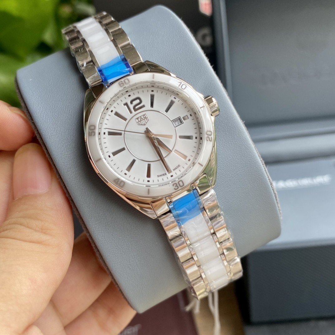 TAG Heuer Aquaracer Ceramic Quartz 32mm Watch view 3
