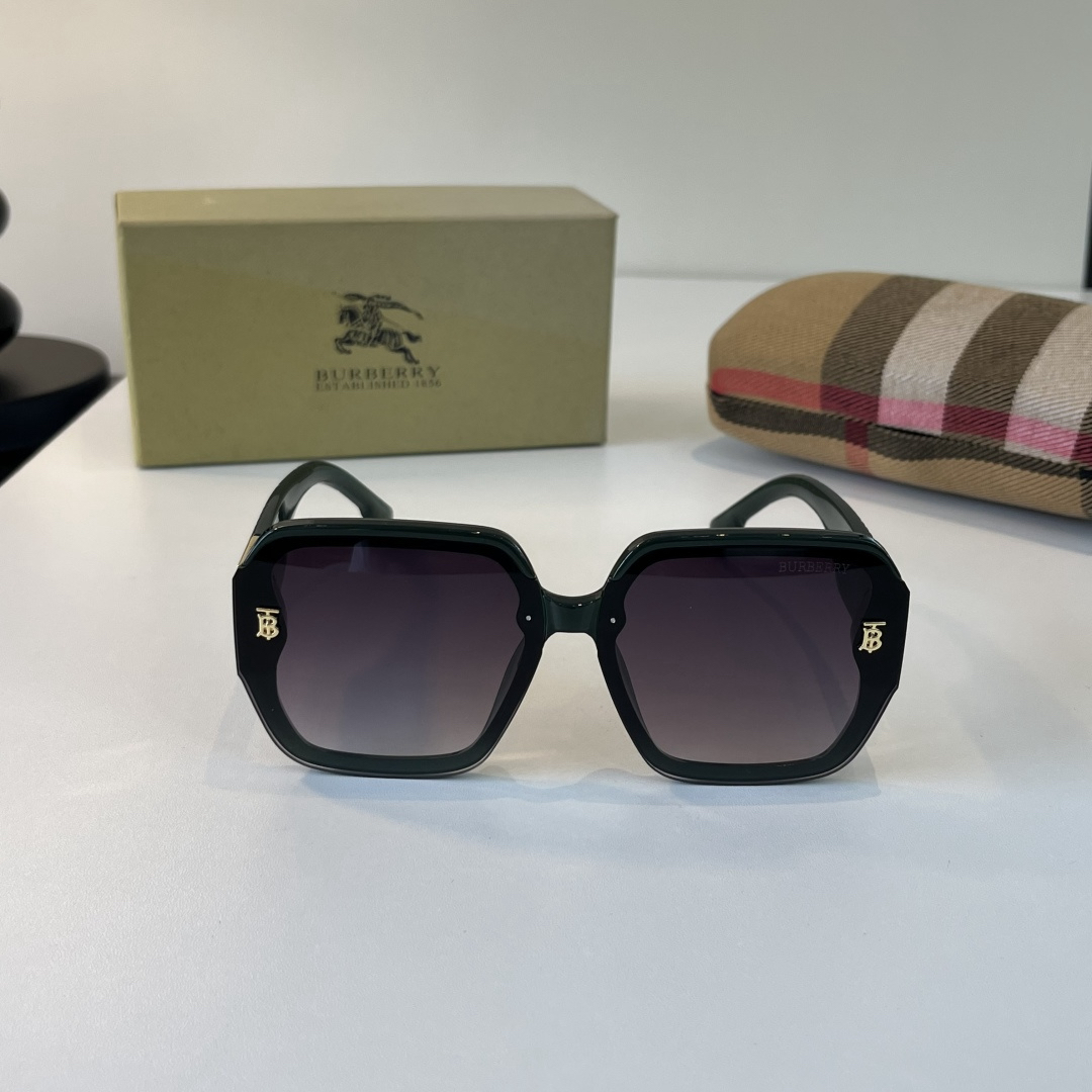Burberry 2026 Sunglasses view 2