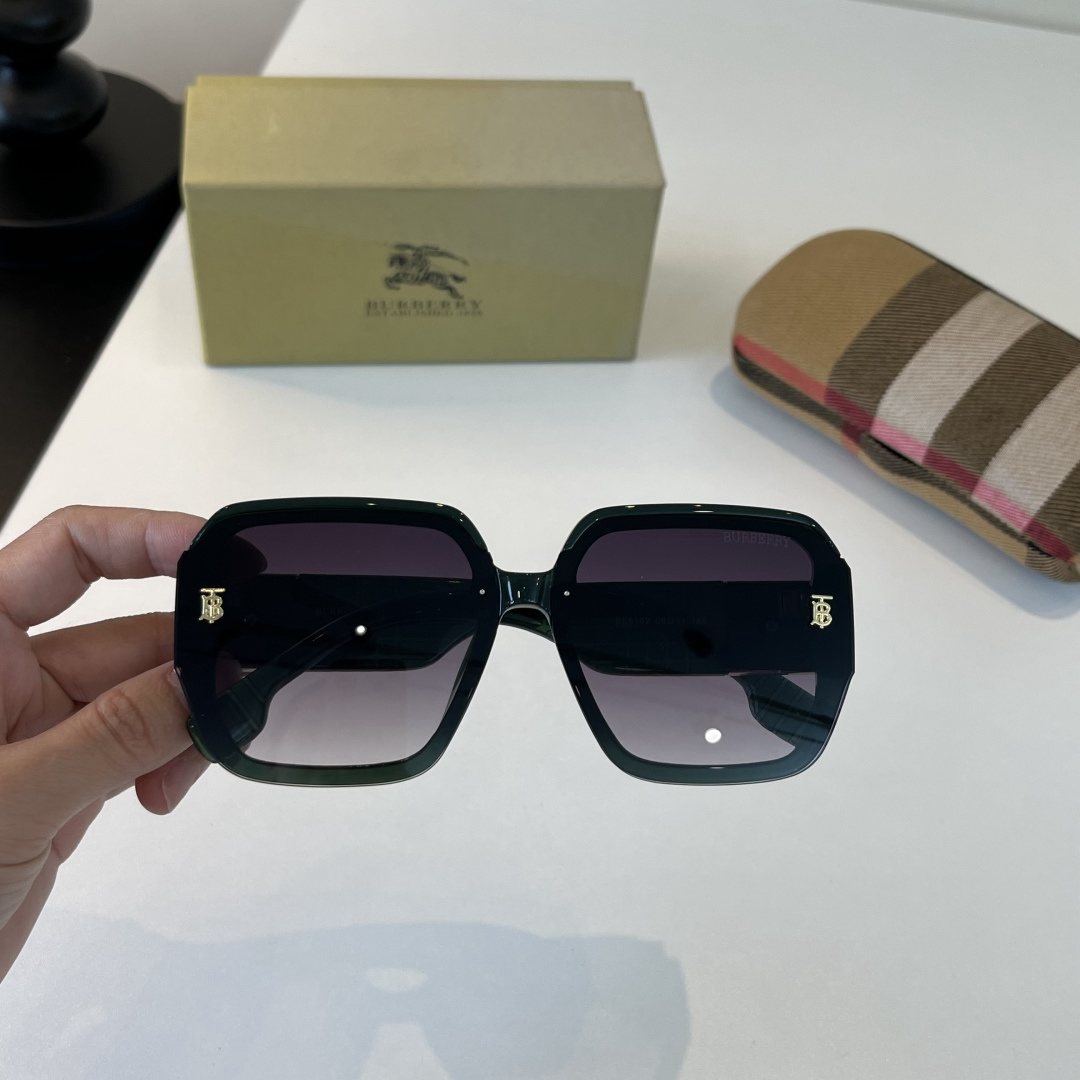 Burberry 2026 Sunglasses view 5
