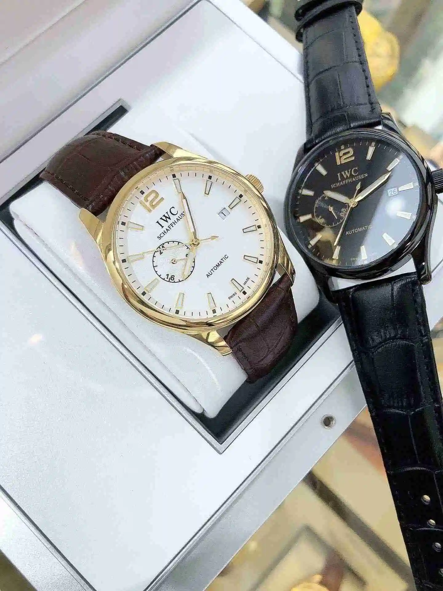 General Watches Universal White 480 Gold Black 500 Watch view 4