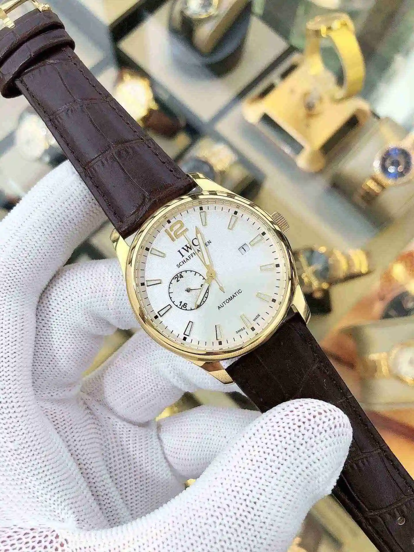 General Watches Universal White 480 Gold Black 500 Watch view 6