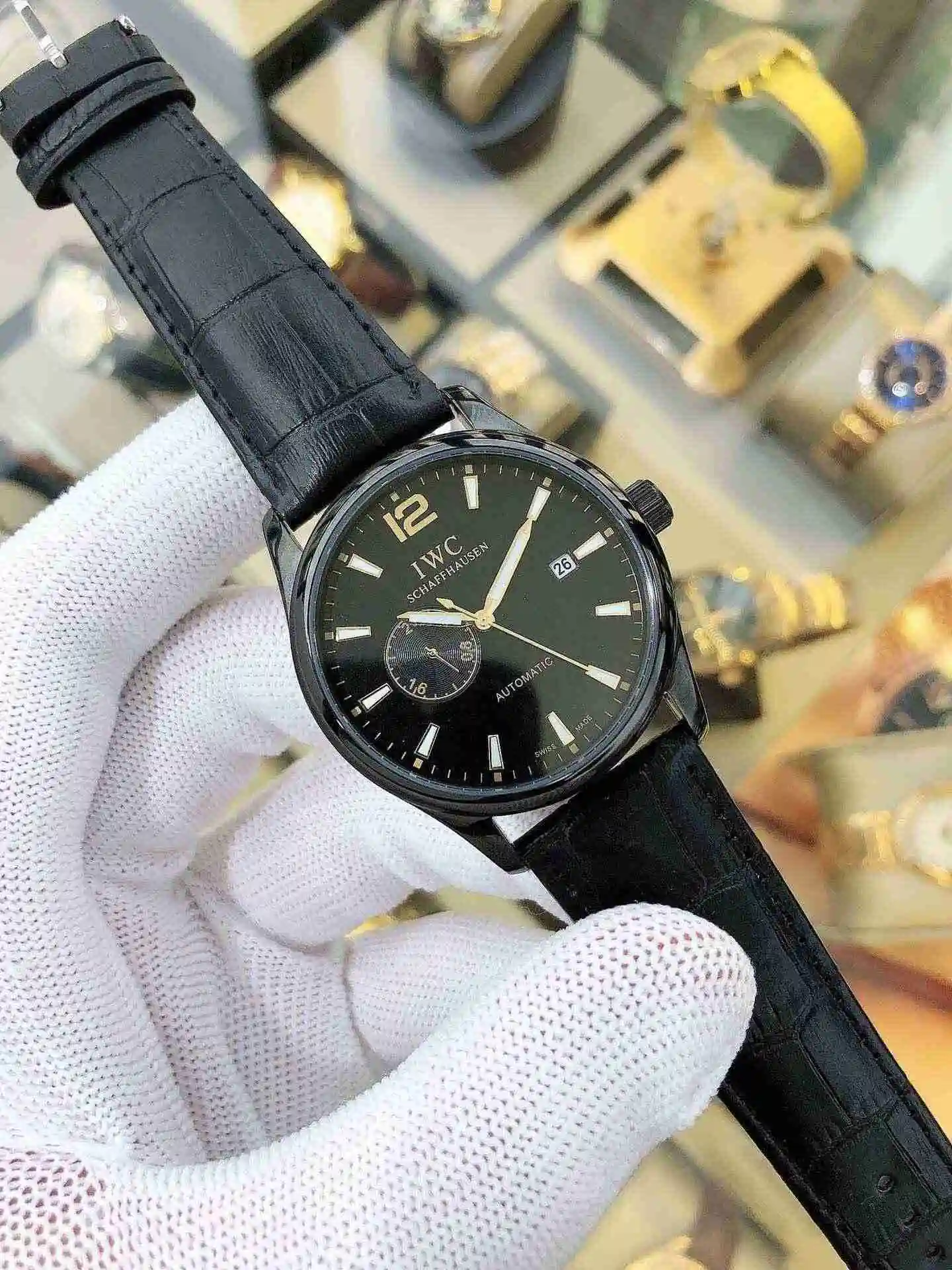 General Watches Universal White 480 Gold Black 500 Watch view 8