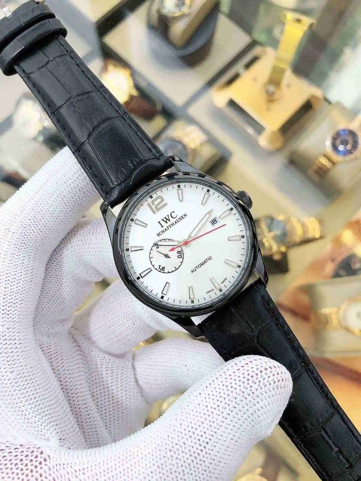 General Watches Universal White 480 Gold Black 500 Watch view 9