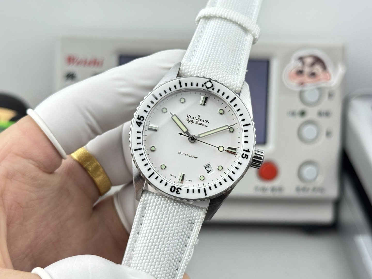 Ceramic Watch view 3