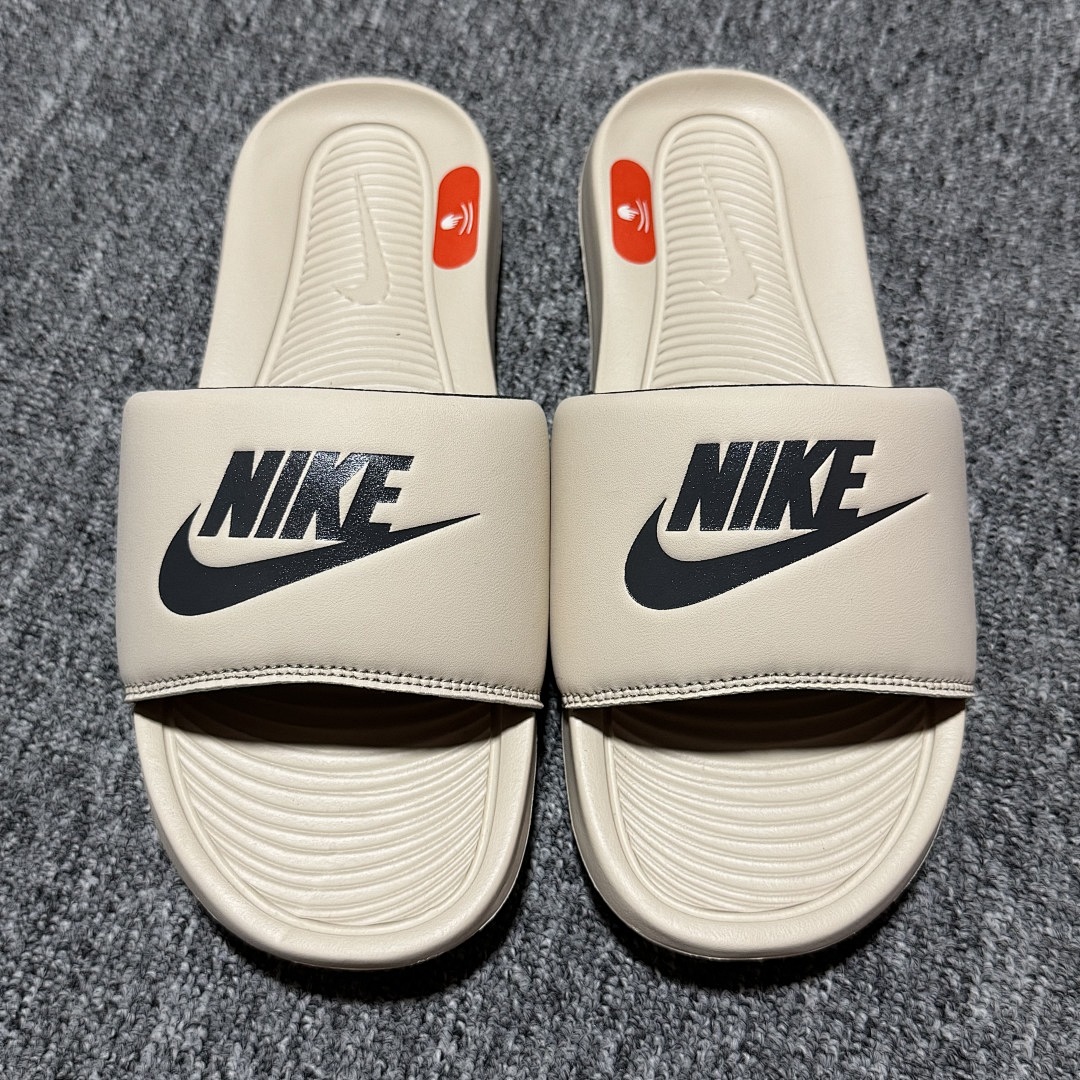 Nike Slide detail view 1