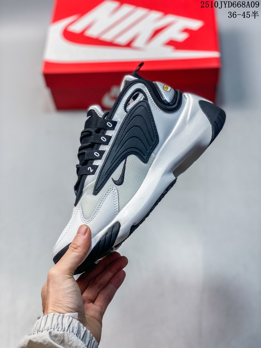Nike AO0354-100 Sneakers detail view 2