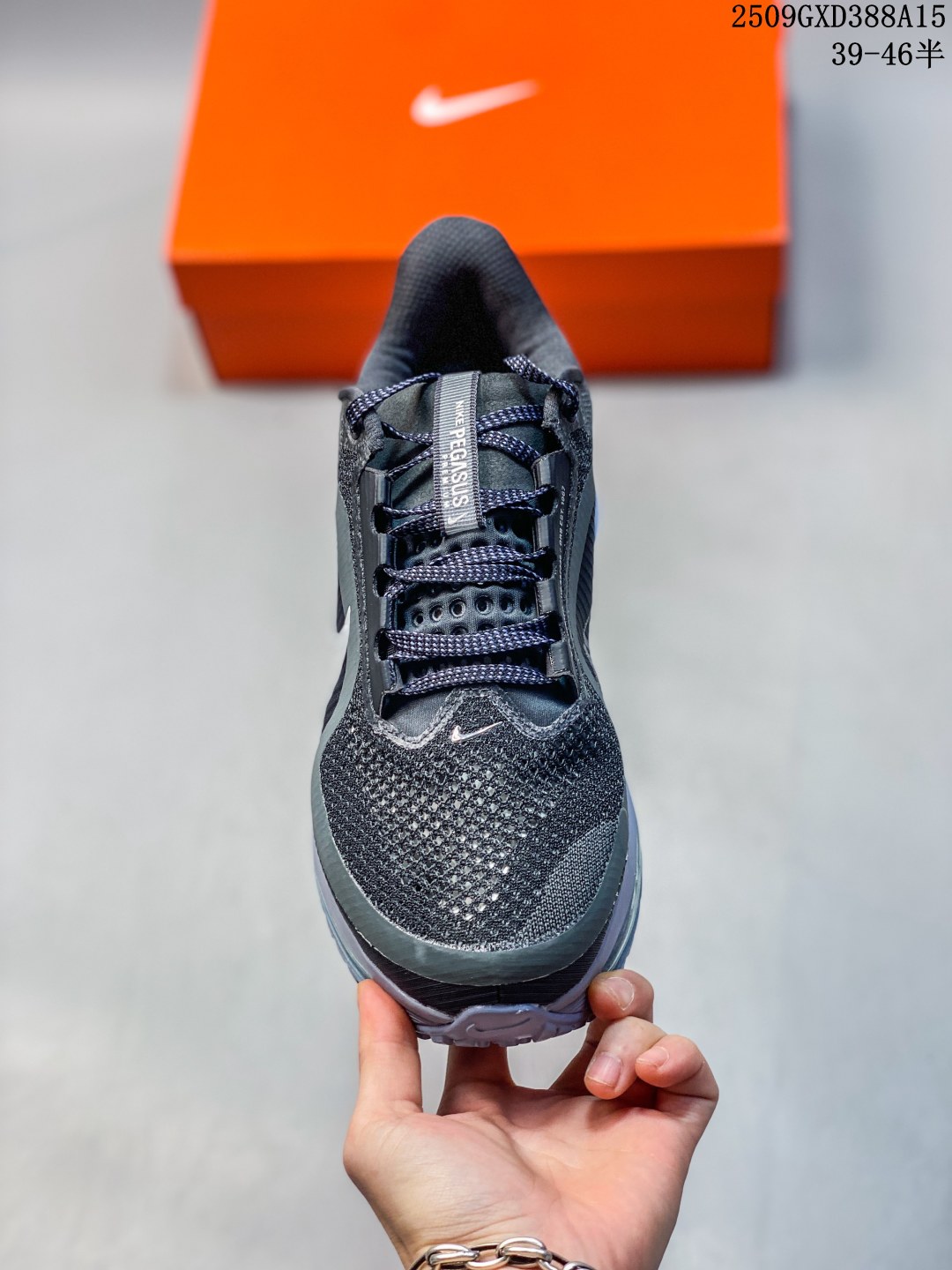 Nike HQ2592-101 Running Shoes detail view 1