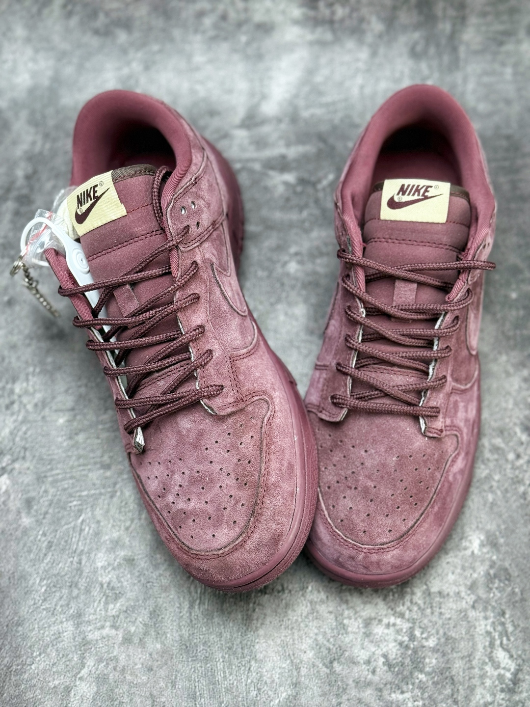 Nike Dunk Sneakers Red detail view 1