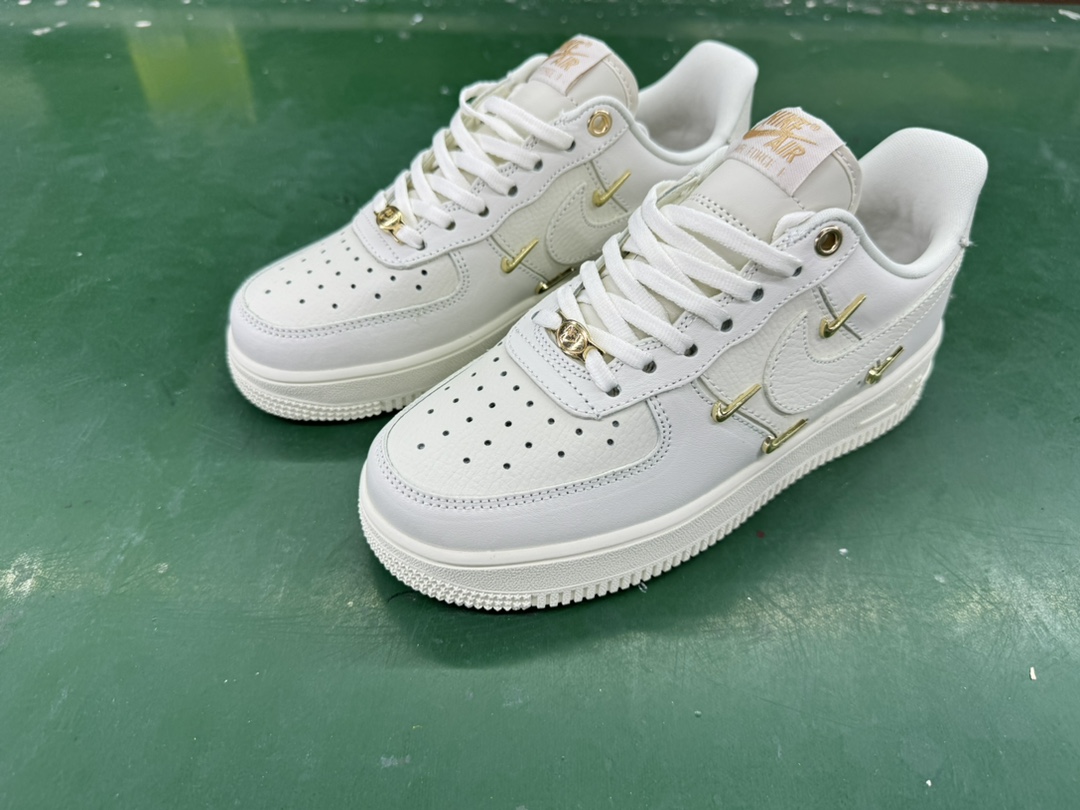Nike Air Force 1 Sneakers Cream main view