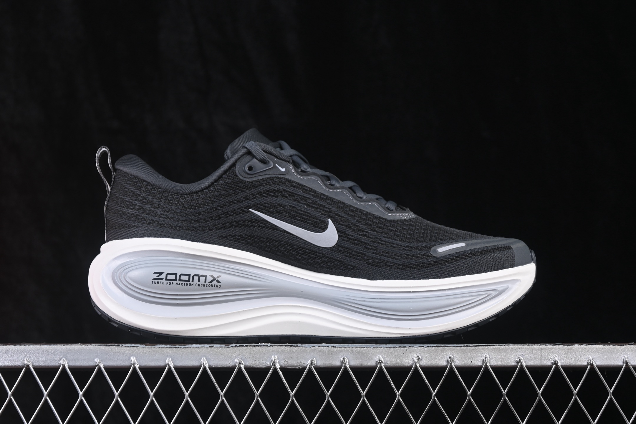 Nike HV8150-008 Running Shoes detail view 1
