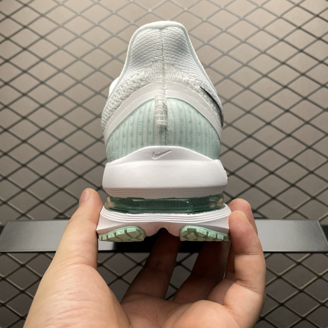 Nike HQ2593-103 Running Shoes detail view 1