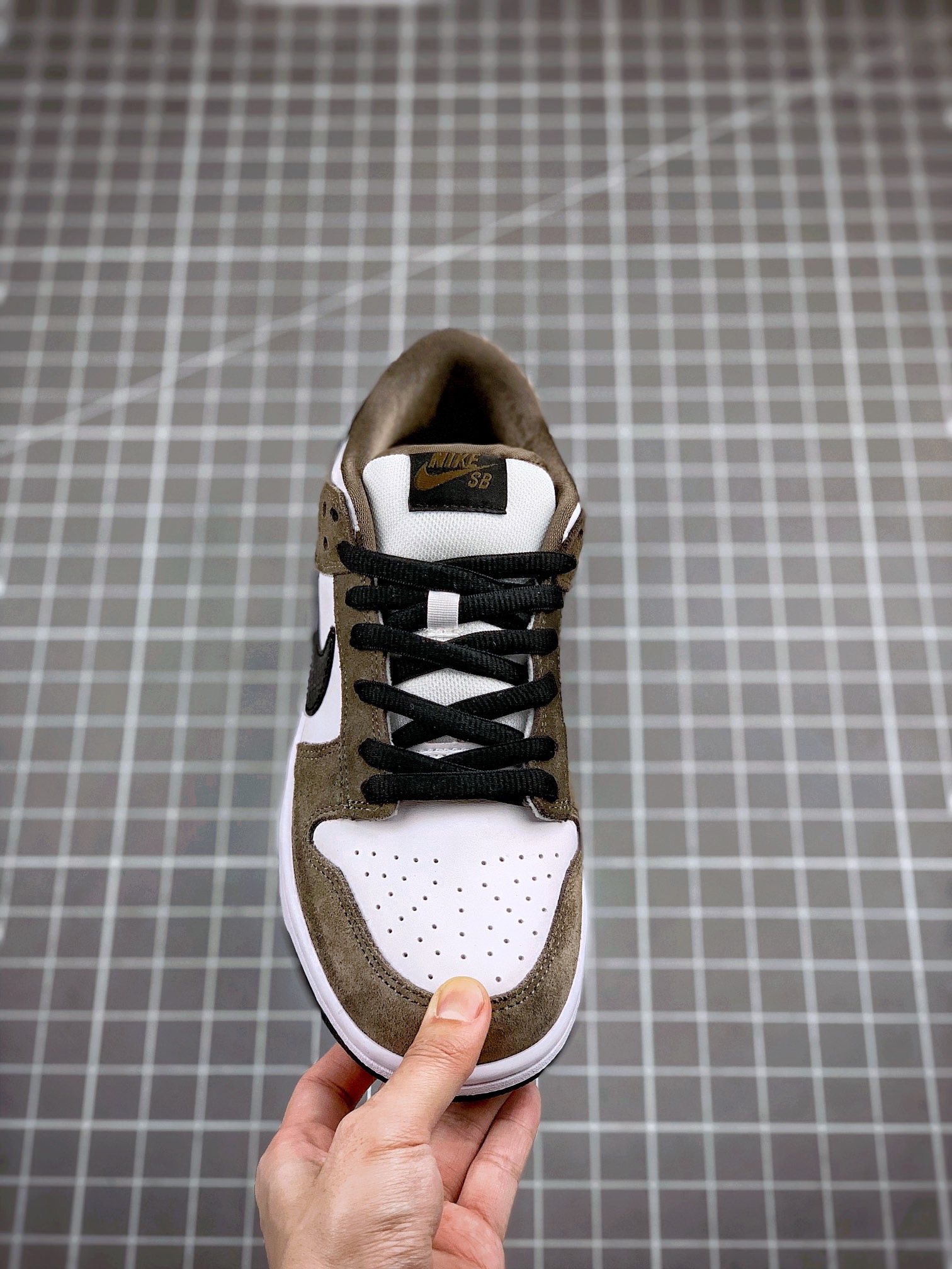 Nike Dunk Sneakers Brown detail view 1