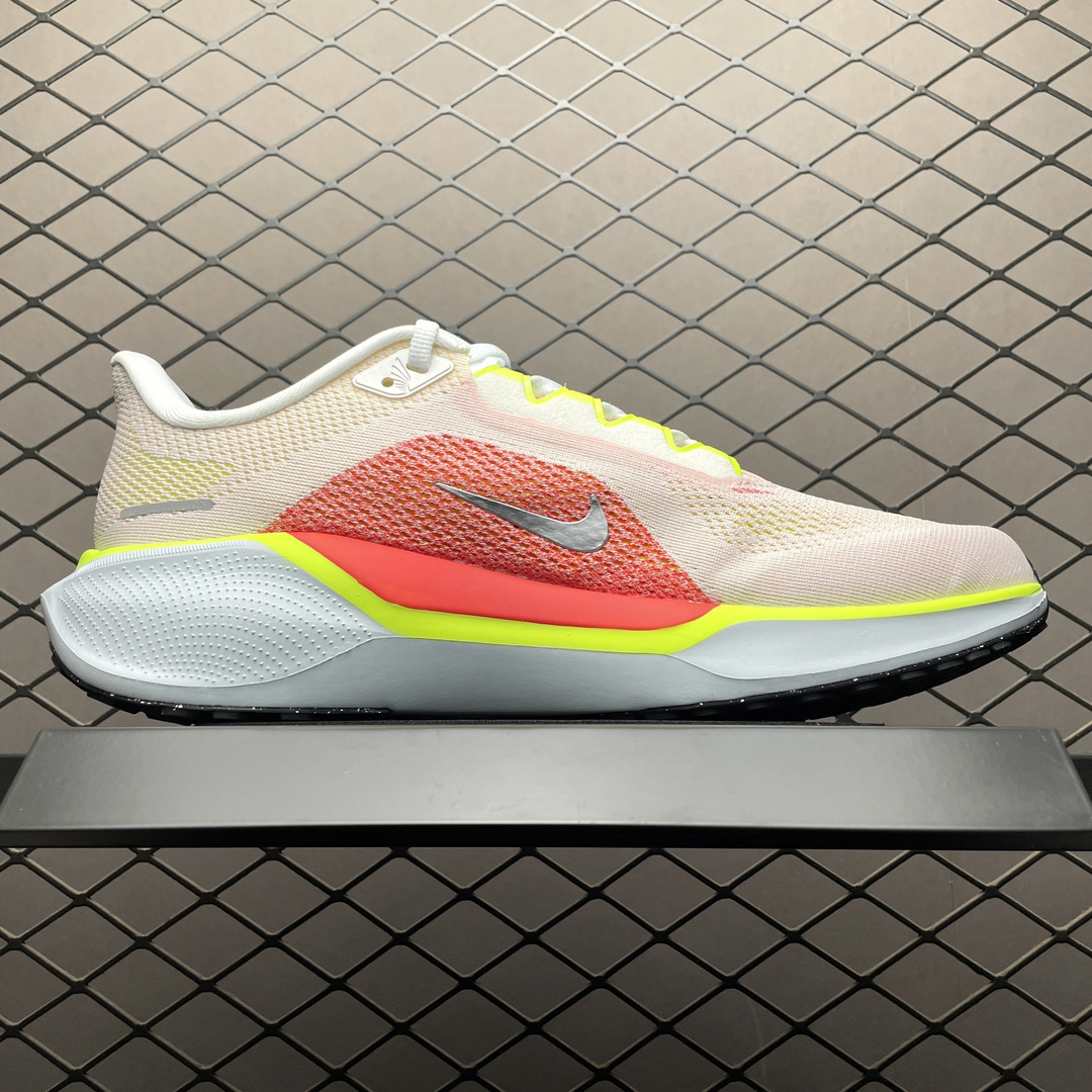 Nike FD2722-100 Running Shoes detail view 2