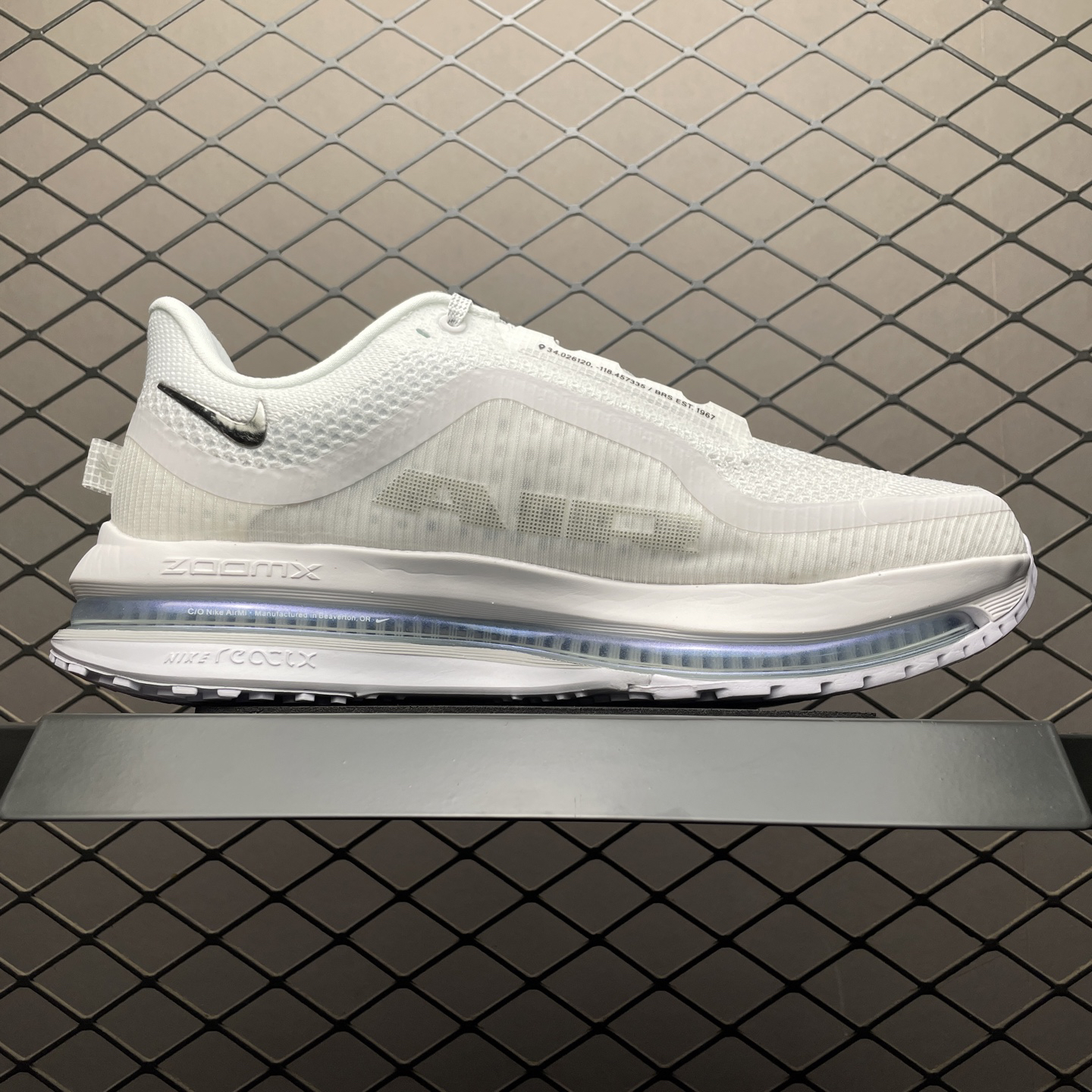 Nike HQ2592-102 Running Shoes detail view 2