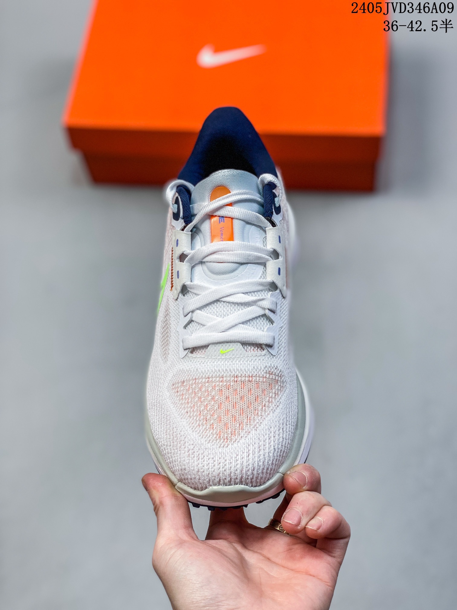 Nike FB8502 Running Shoes detail view 1