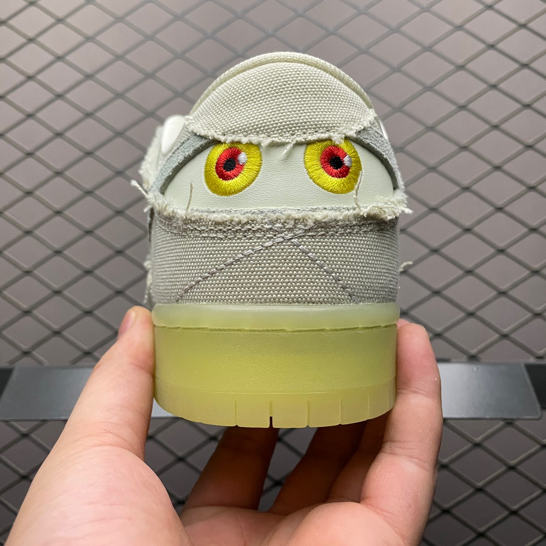 Nike Dunk Sneakers Cream detail view 1