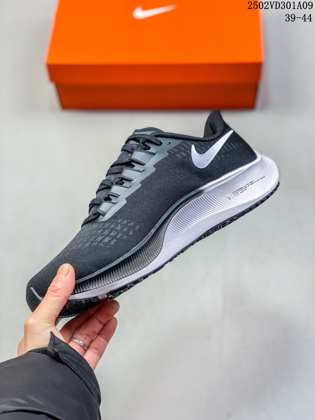 Nike BQ9646-103 Running Shoes detail view 2