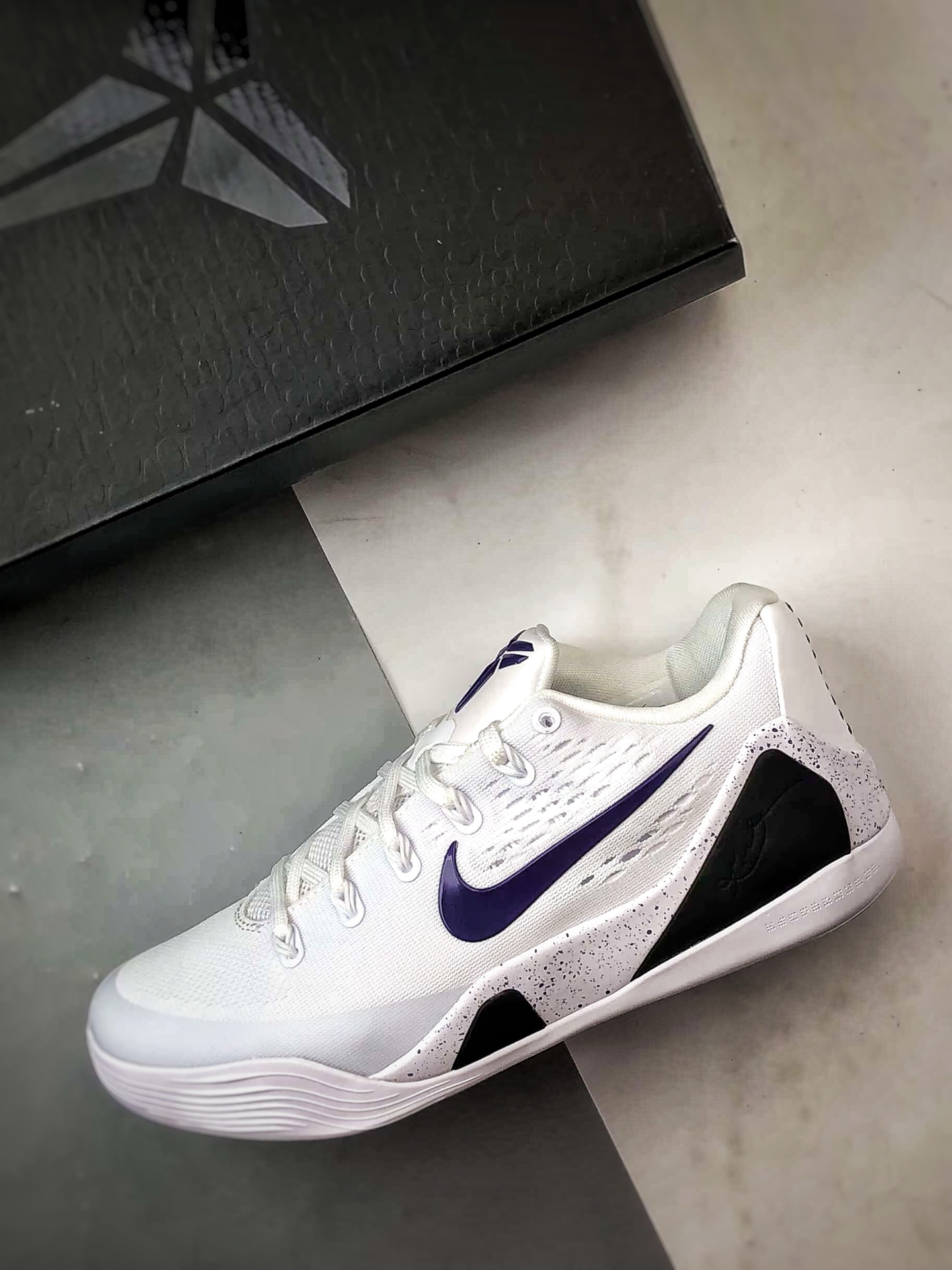 Nike IH1401-100 Basketball Shoes Purple detail view 2