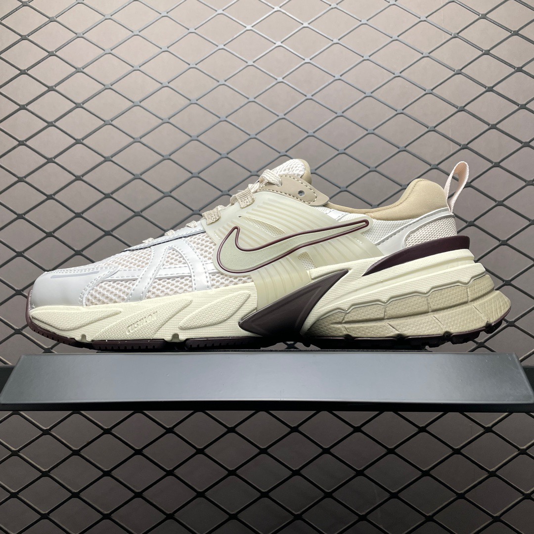 Nike V2K Run Running Shoes main view