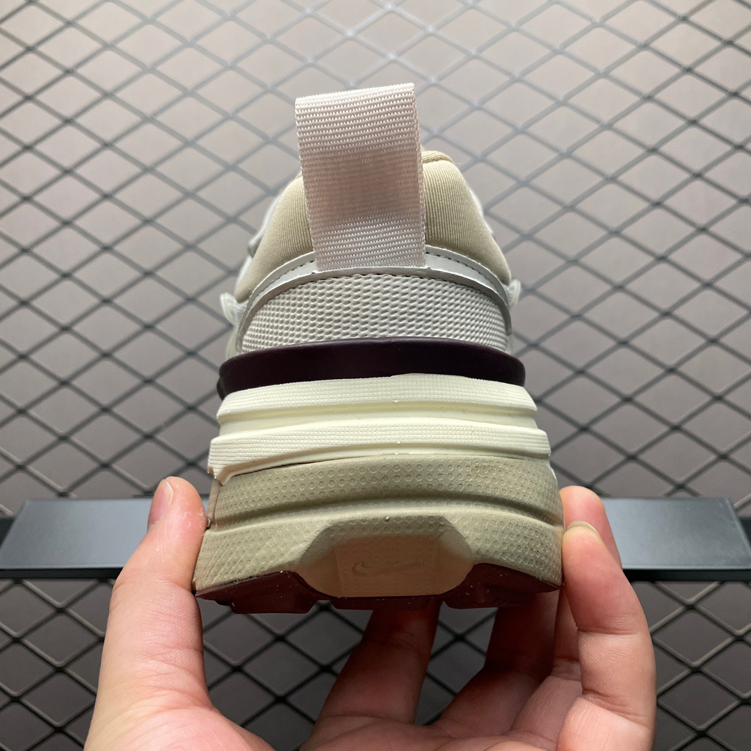Nike V2K Run Running Shoes detail view 1