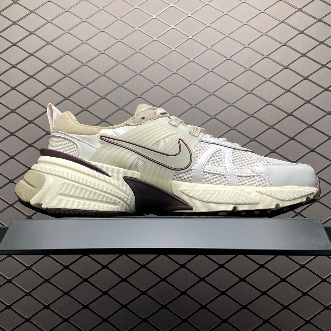 Nike V2K Run Running Shoes detail view 2