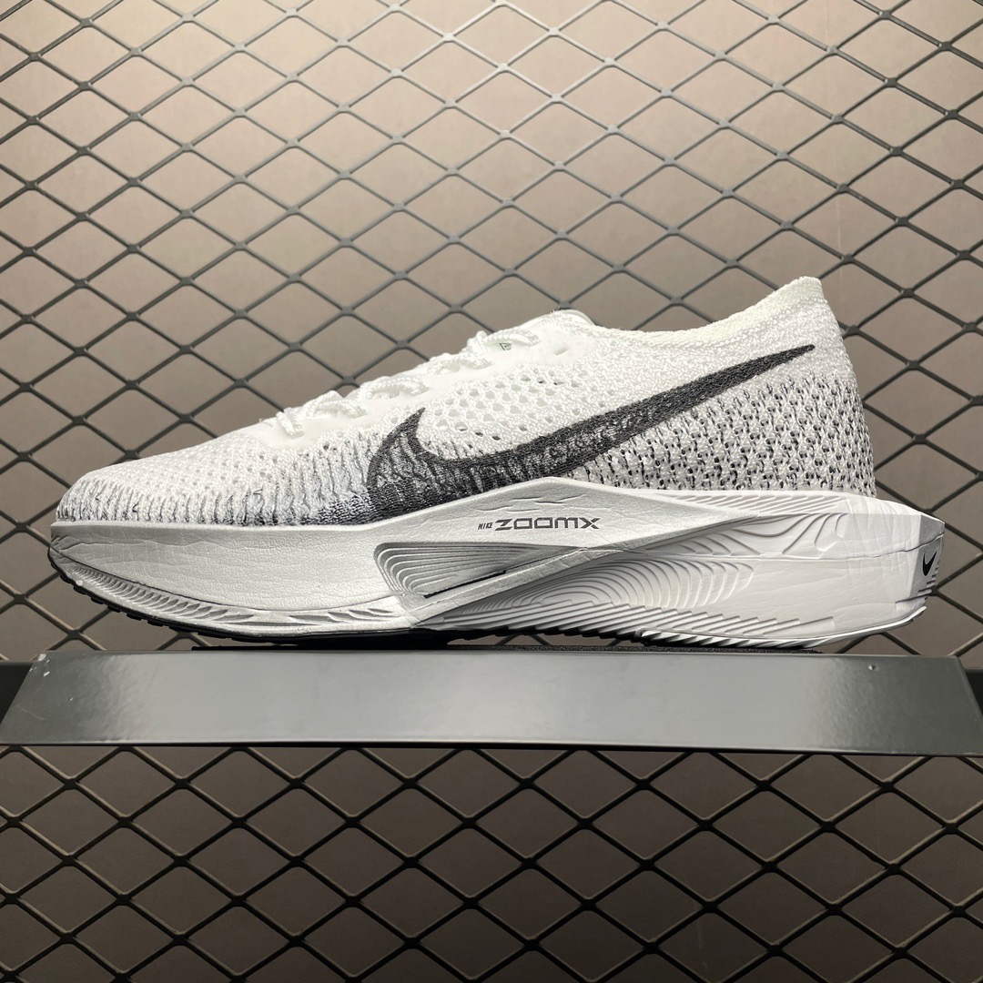 Nike DV4129-100 Sneakers main view