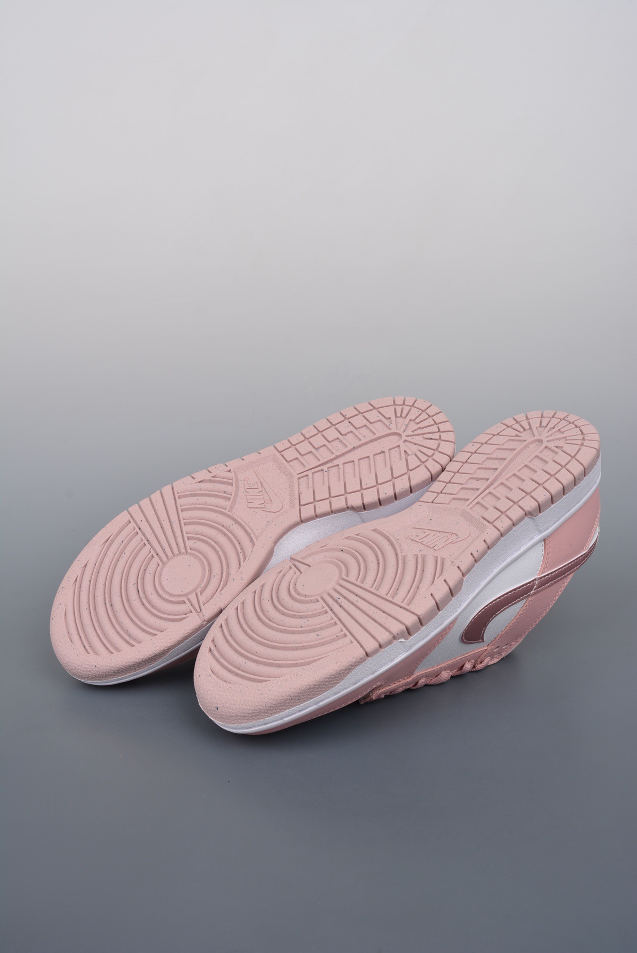 Nike Dunk Sneakers Pink detail view 2