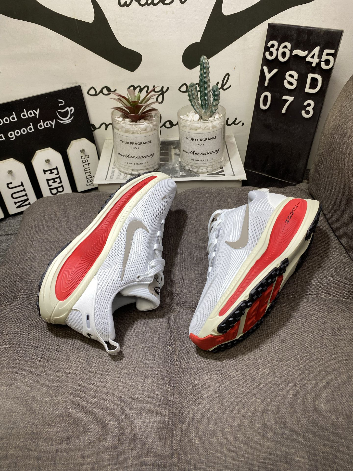 Nike YSD073 Running Shoes detail view 2
