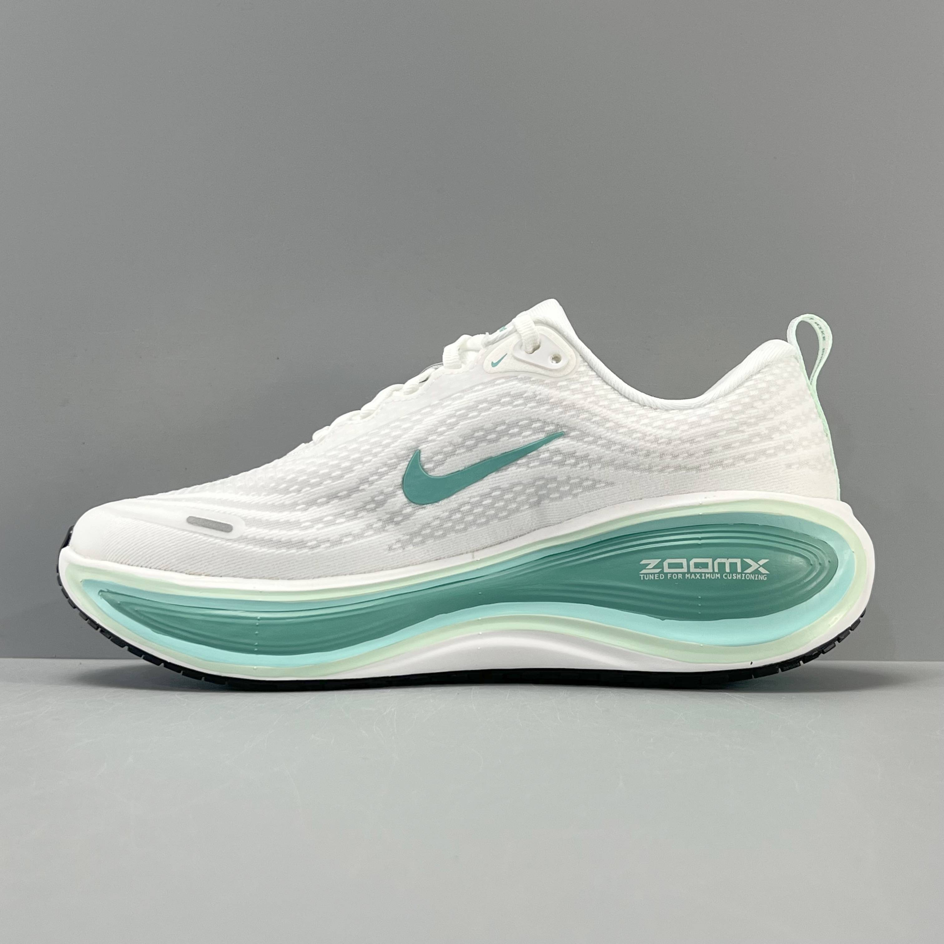 Nike P120 Running Shoes detail view 1