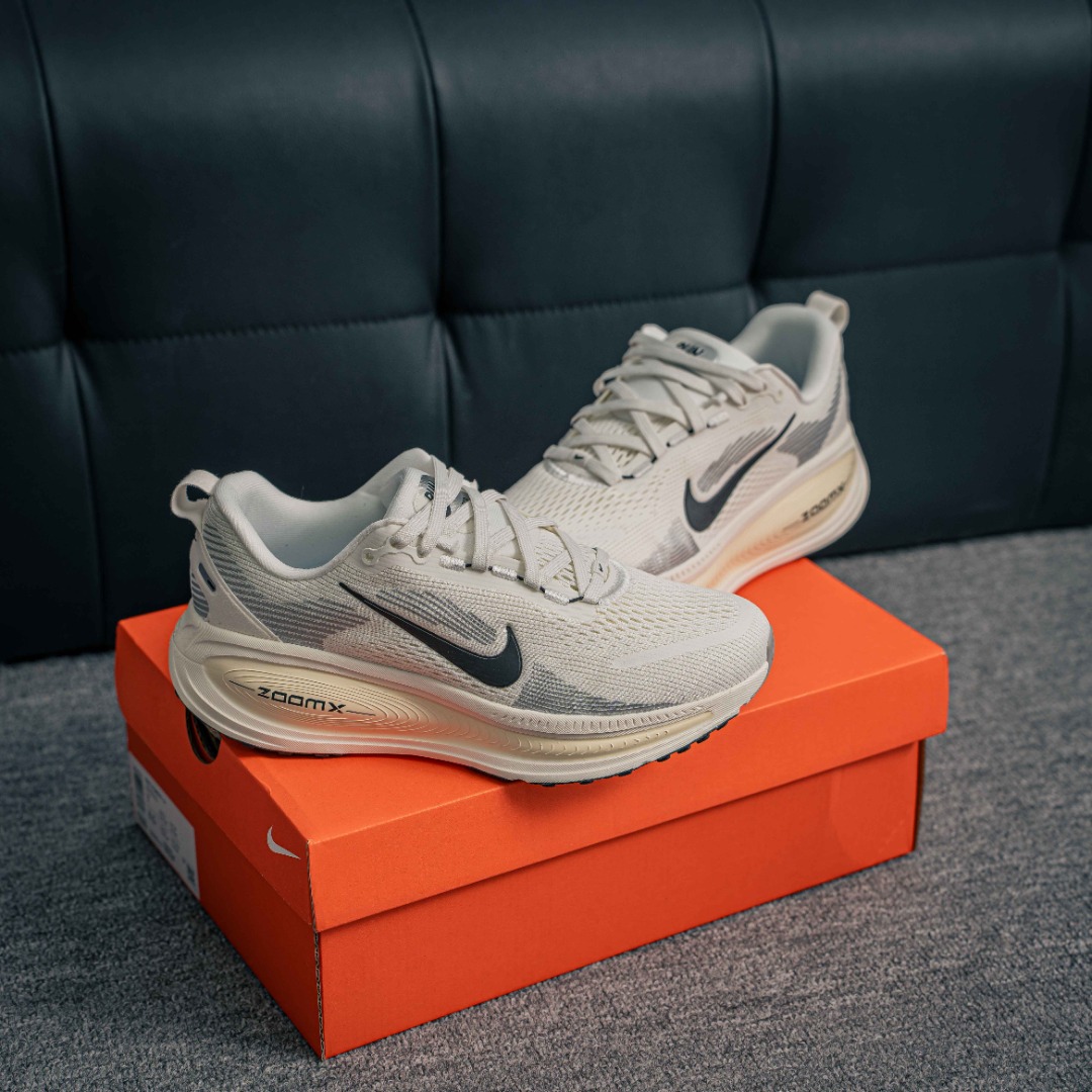 Nike HM6803 101 Running Shoes detail view 2