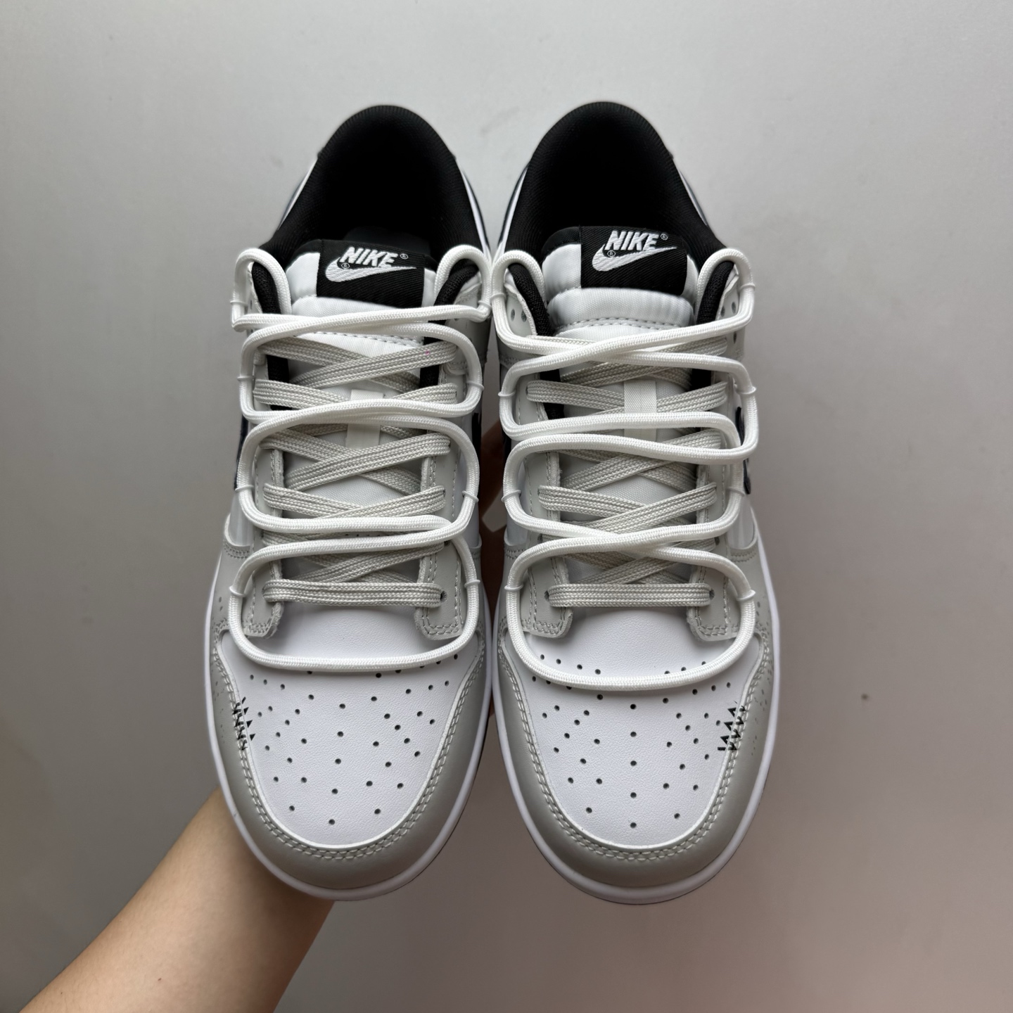 Nike HF5441-100 Sneakers Grey detail view 1